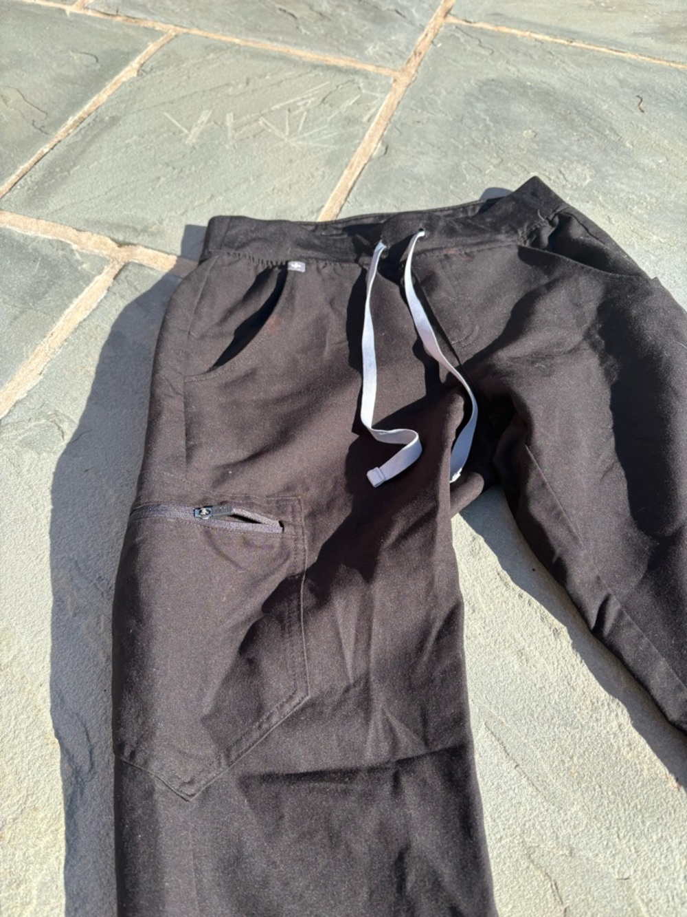 FIGS Zamora Jogger Scrub Pants - Picture 8 of 10